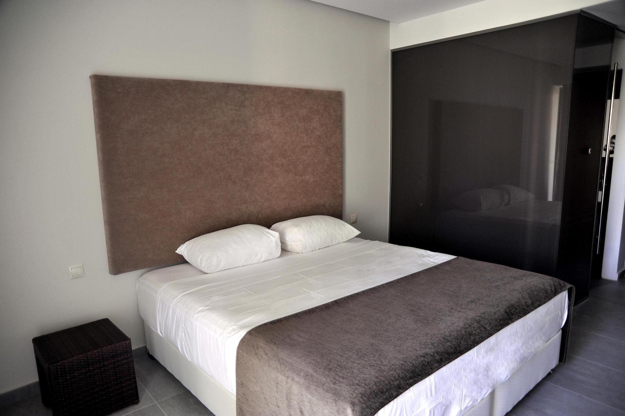 Oktober Downtown Boutique Hotel Rhodes City 外观 照片