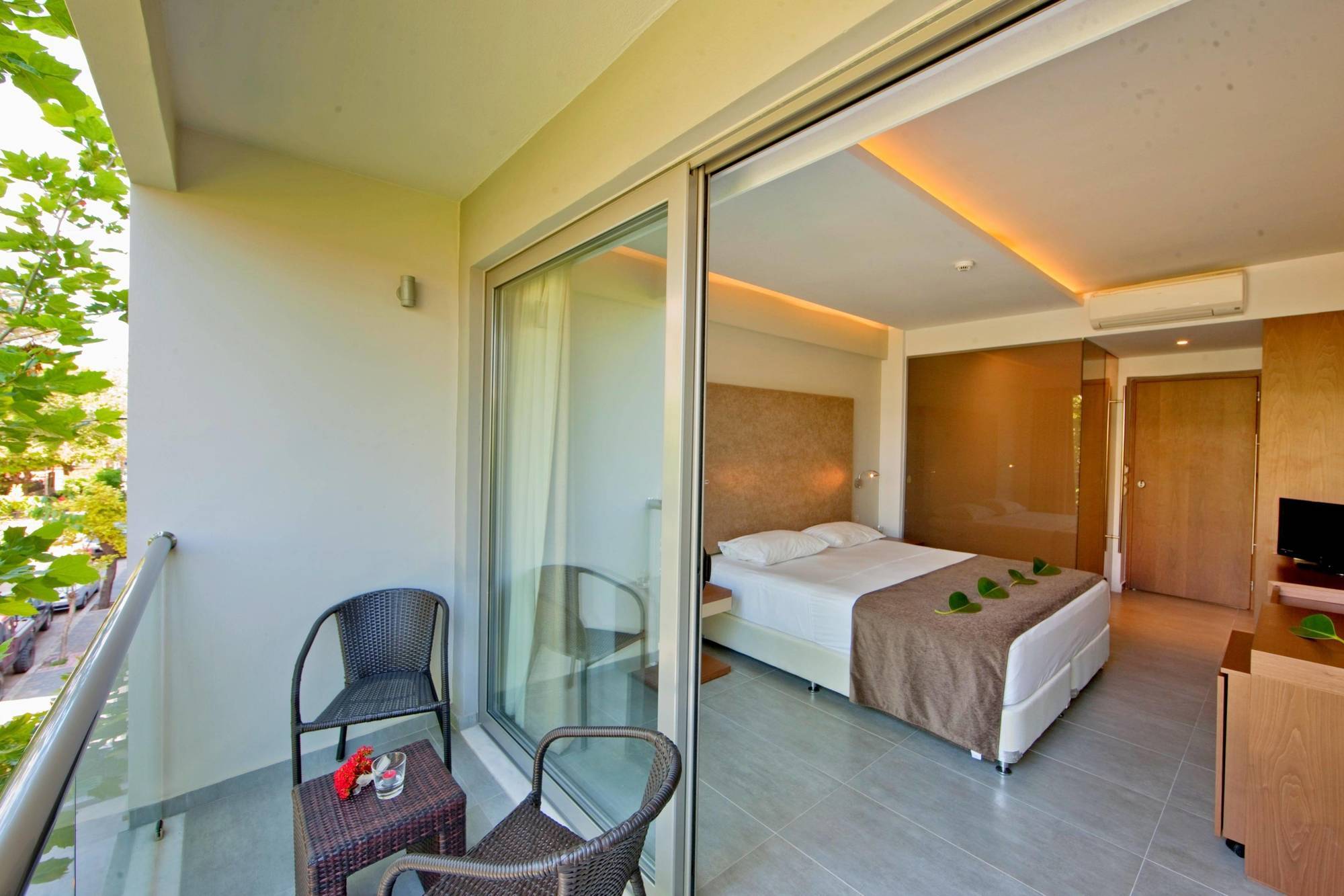 Oktober Downtown Boutique Hotel Rhodes City 外观 照片